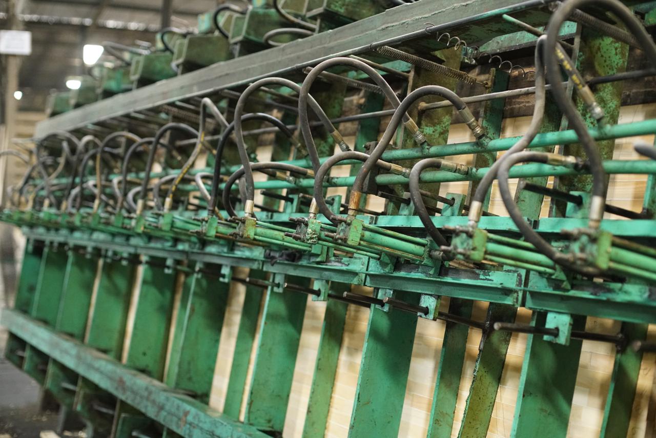 Hydraulic glue press machine