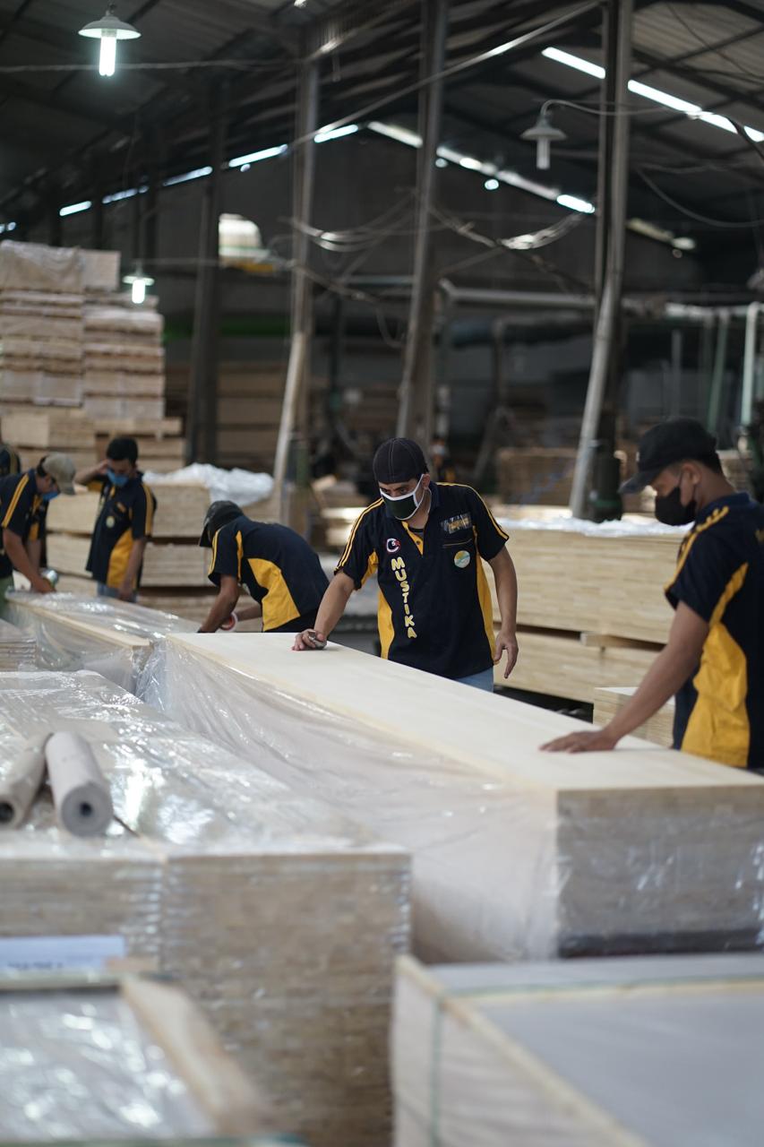 Sanding and packaging — FJLB finished boards